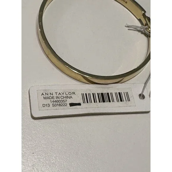 NWT Ann Taylor gold-tone hinged bangle bracelet with crystal accents - Picture 7 of 7
